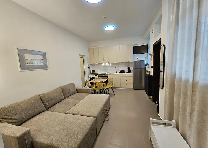 Апартамент Azur - Self Check-in And 2 Bikes Бургас